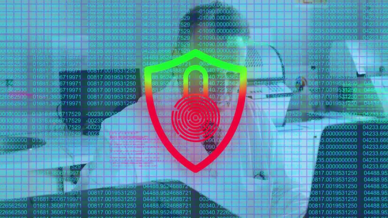 Científico masculino sentado en un escritorio, iniciando un protocolo de seguridad, con una superposición de cuadrícula y código que cambia de color.