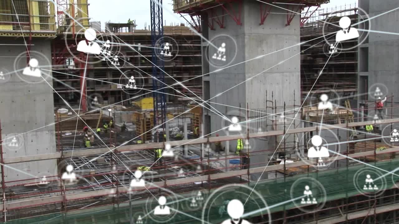 Kolom penyangga beton berdiri dengan perancah yang menghubungkan ikon jaringan dalam infografis bangunan