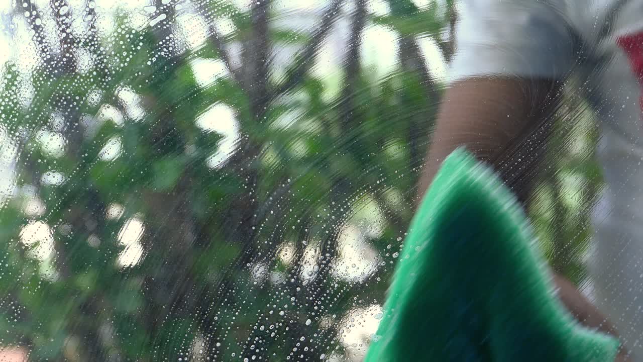 limpieza de ventanas en curso