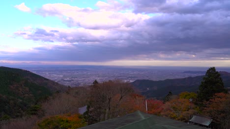 Hermoso-Pan-Ancho-Sobre-El-Paisaje-De-La-Puesta-De-Sol-Sobre-La-Prefectura-De-Kanagawa-En-Japón