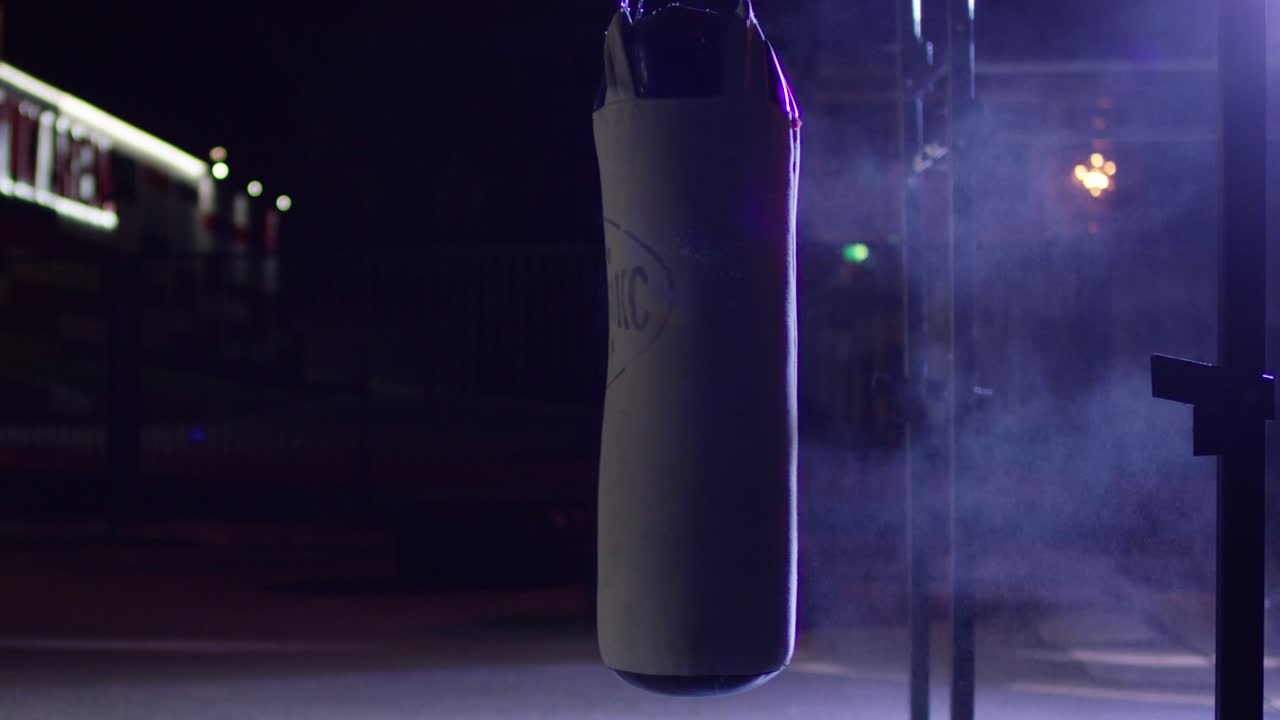 야외 권투 가방 밤에