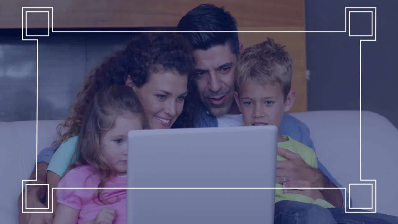 viendo animación en la computadora portátil, familia unida rodeada por un marco blanco animado