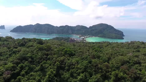 泰國著名的菲菲島 (phi phi island) 的空中景色