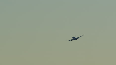 el despegue del avión