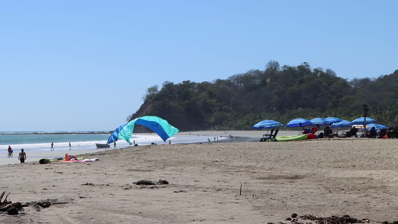 sombrillas de playa y carpa de sombra