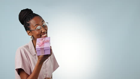 Black-woman,-pointing-or-gift-box-mockup