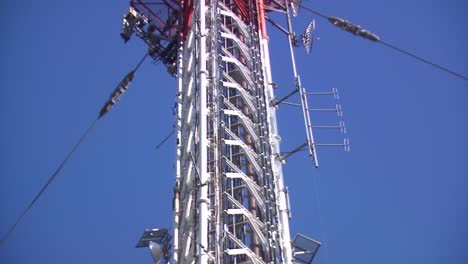 LOOKING-UP-AT-A-BROADCAST-TRANSMISSION-TOWER
