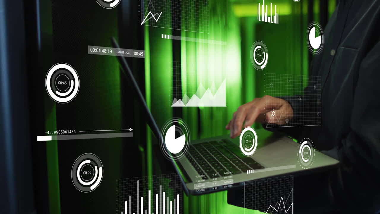 animación de procesamiento de datos sobre un trabajador masculino biracial usando una computadora portátil en la sala de servidores