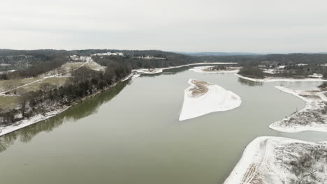 Gray-panorama-of-unfrozen-Beaver-Lake-during-mild-winter