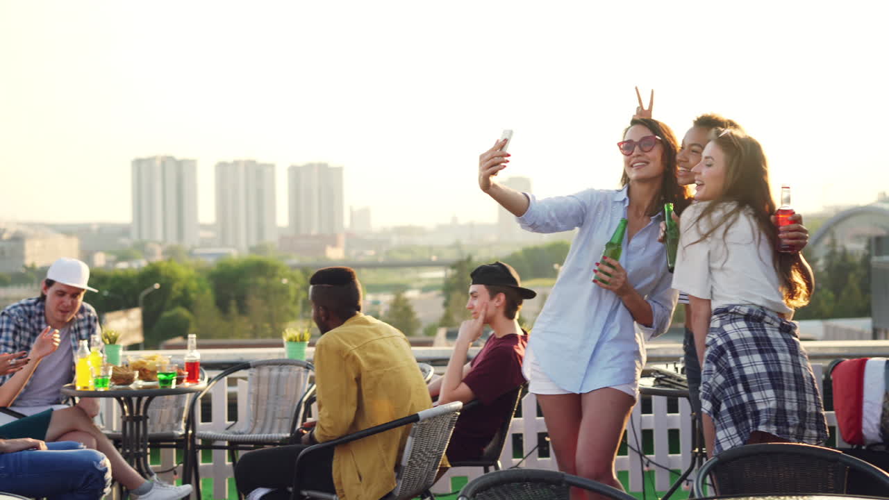 친구들과 함께 옥상 파티