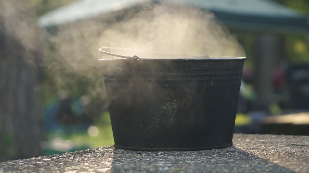 콘크리트 피크닉 테이블에 증기 금속 세탁 버 ⁇