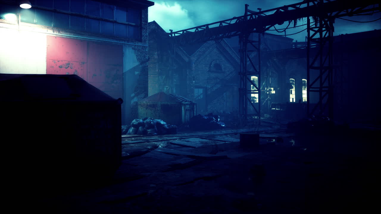 viejo callejón oscuro del almacén de la fábrica por la noche