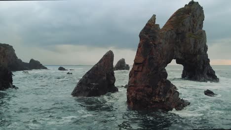 Crohy-Head-In-Donegal-Irland-Ozeanwelle-Auf-Felsen-Im-Sonnenuntergang