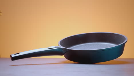 black frying pan