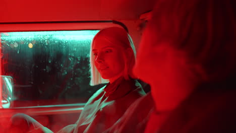 Young-Couple-Chatting-in-Car-with-Red-Light