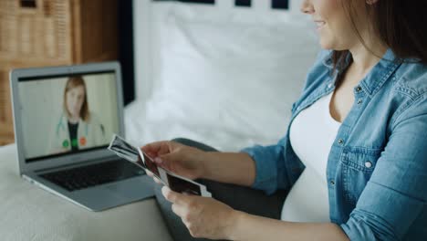 tracking right video of pregnant woman and a gynecologist online