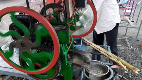 Machine-for-sugar-cane-juice,-Sugar-cane-juice-extracting-machine