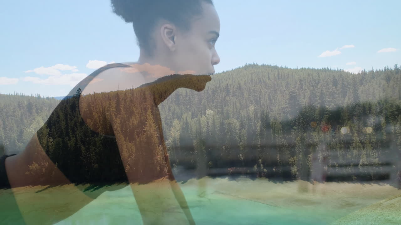 Mulher se exercitando em uma paisagem florestal deslumbrante, combinando temas de fitness e natureza.