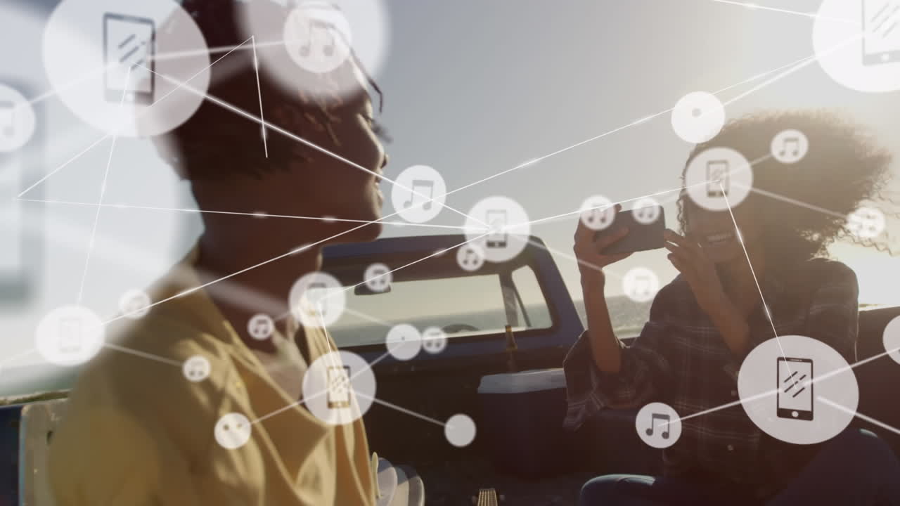 red de iconos digitales contra mujer afroamericana tomando fotos de su marido en el coche