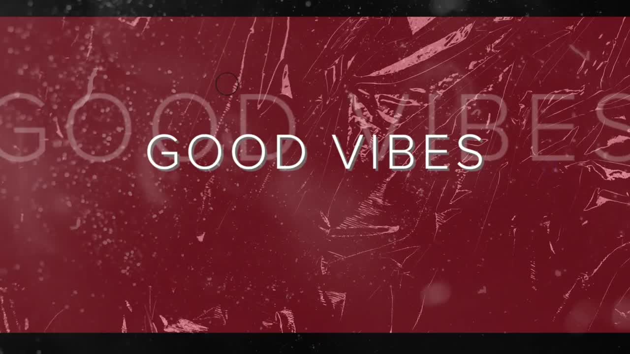 animación de múltiples círculos sobre buenas vibraciones texto contra la nieve en fondo negro