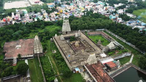 Aerial-view-of-Sri-Kanchi-Kamakshi-Amman-Temple-in-Kanchipuram,-Tamil-Nadu