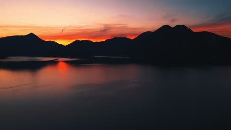 Malerischer-Bergsee-Walchensee-In-Bayern,-Süddeutschland-In-Der-Nähe-Von-österreich