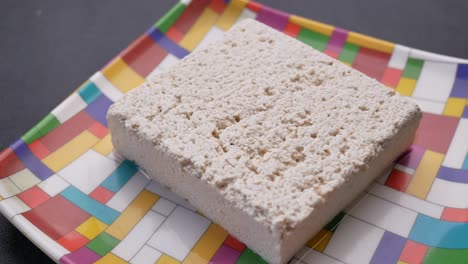 Close-up-of-tofu-on-a-plate-on-table