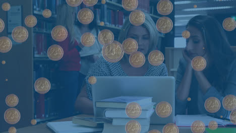 animación de monedas que caen sobre diversos trabajadores del almacén