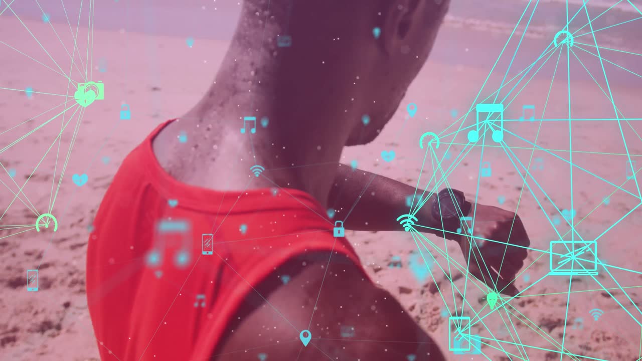 globos de iconos digitales girando contra afroamericano hombre en forma usando smartwatch en la playa