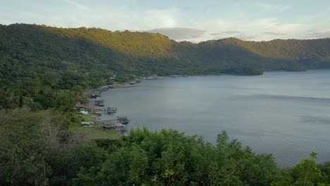 Coatepeque-See-Am-Nachmittag-In-El-Salvador