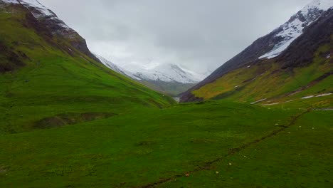 Ehrfurchtgebietende-Erhabenheit-Einer-Gletscherberglandschaft