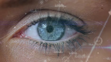 Digitale-Zusammensetzung-Eines-Weiblichen-Auges,-Das-Die-Blockchain-Technologie-Betrachtet