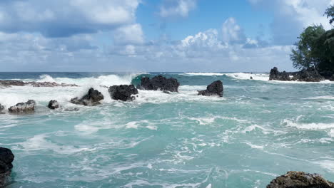 Una-Vista-Escénica-Y-Pintoresca-De-La-Costa-Rocosa-Hawaiana