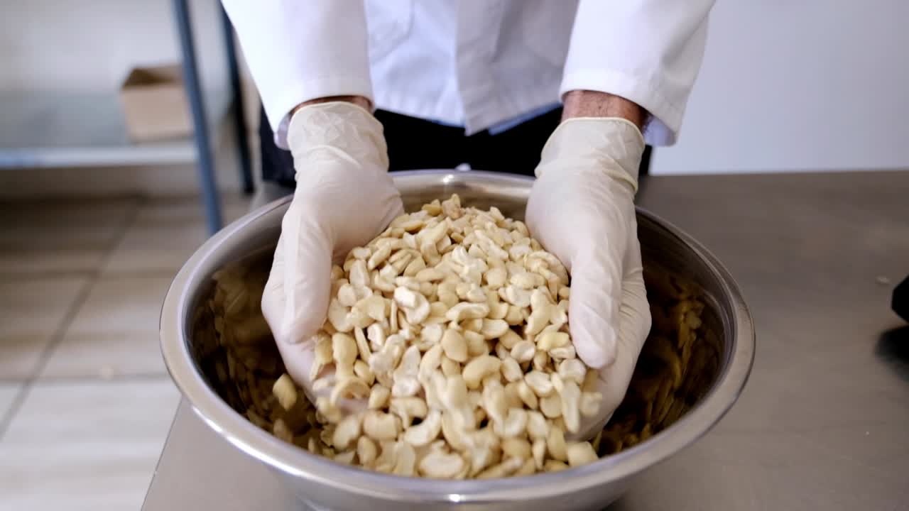 Cashew nuts for vegan cheese