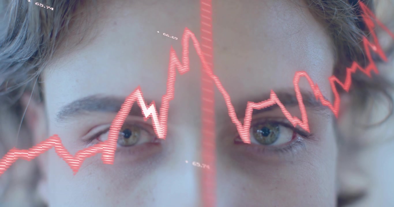 Donna con gli occhi chiusi mentre un grafico rosso scansiona le palpebre, generando dati sulla salute e riaprendo lo sguardo.