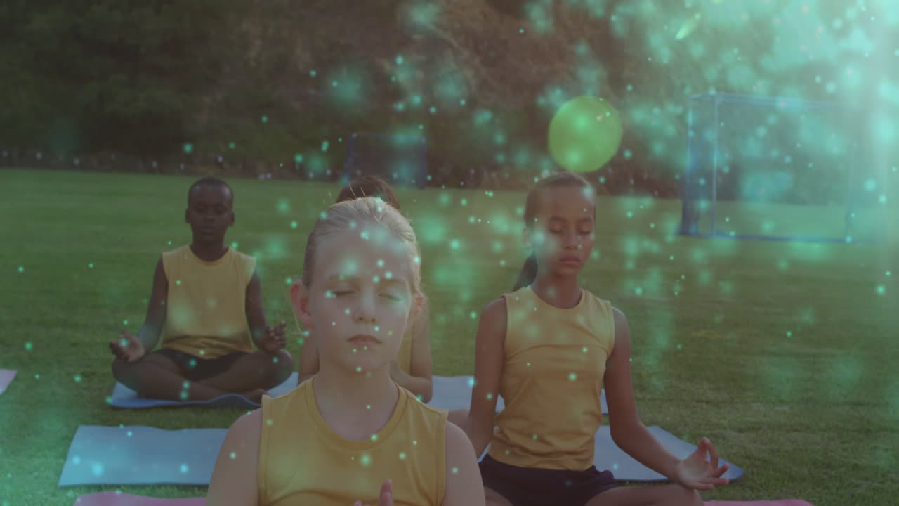 animación de puntos de luz sobre diversos niños que practican yoga y meditan