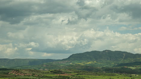 Cloudy-sky-developing-fast-over-green-valley-in-the-catalan-pyrenees,-4k-time-lapse