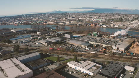 vista aérea panorámica sobre richmond en el mayor vancouver, columbia británica