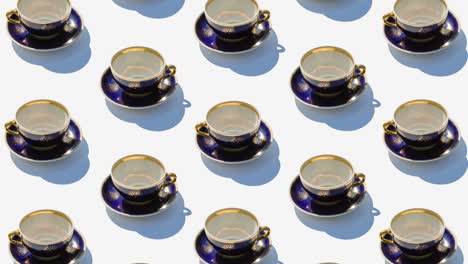 el fondo de las tazas de té