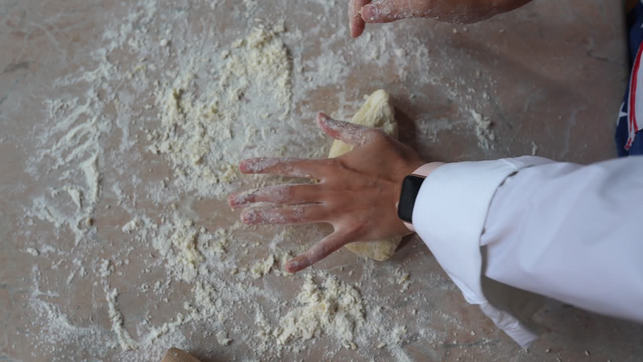 파스타 반죽을 만드는 것