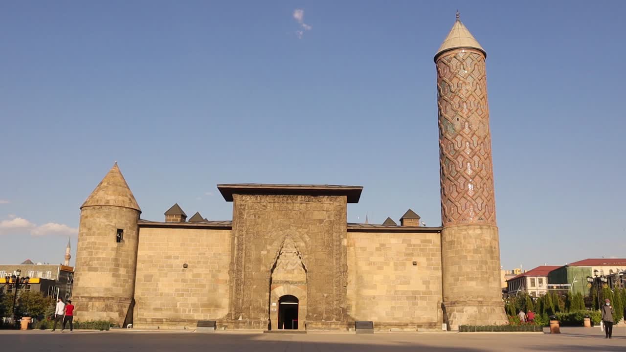 escuela yakutiye (turco: yakutiye medrese). viaje a turquía, madrasa de yakutiye, madrasa islámica antigua. erzurum viaje erzurum, en turquía 9. 15. 2020