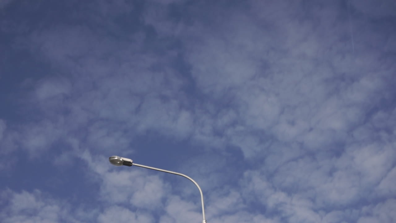 구름 인 하늘 에 대한 거리 램프