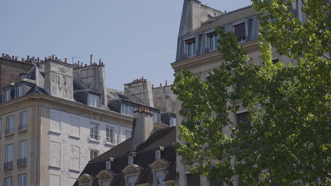 세인트 루이스 섬의 아파트 블록의 클로즈업 파리 프랑스 서서히 움직이는 세인 강에서 볼 수 있습니다