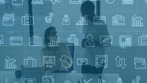 iconos de negocios y animación de análisis de datos sobre dos colegas discutiendo en la oficina