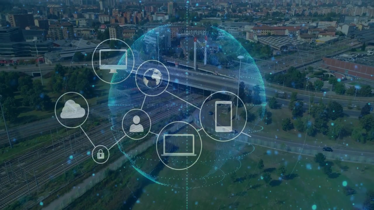 Globo in rotazione con vista aerea, icone di dispositivi utente con lucchetto cloud o case che si collegano, visualizzando la connettività.