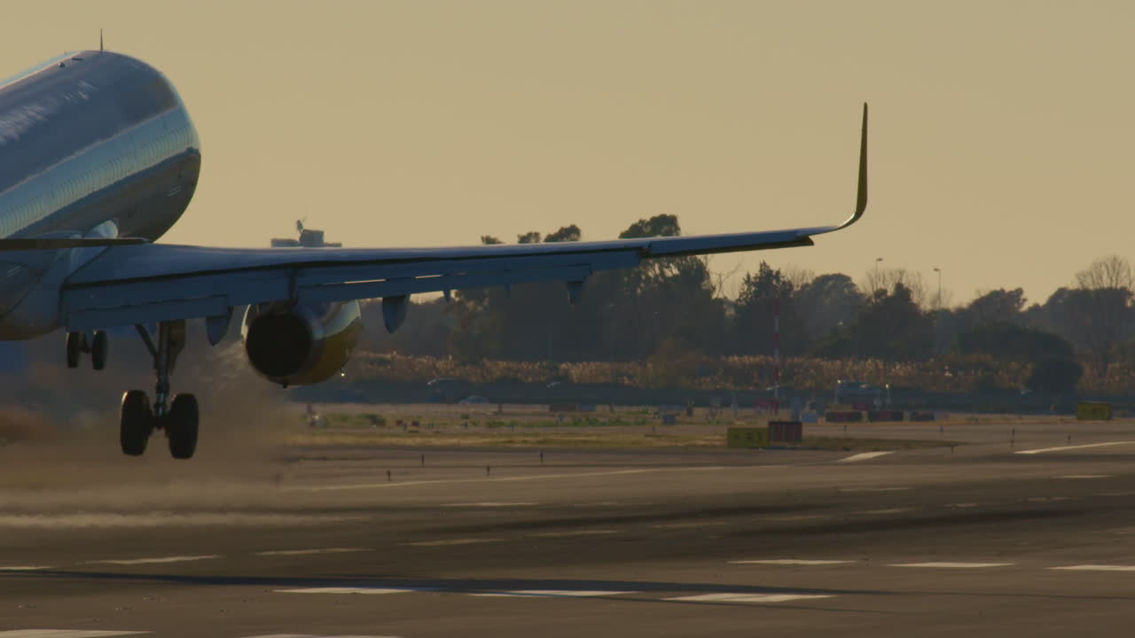 aterrizaje del avión en cámara lenta