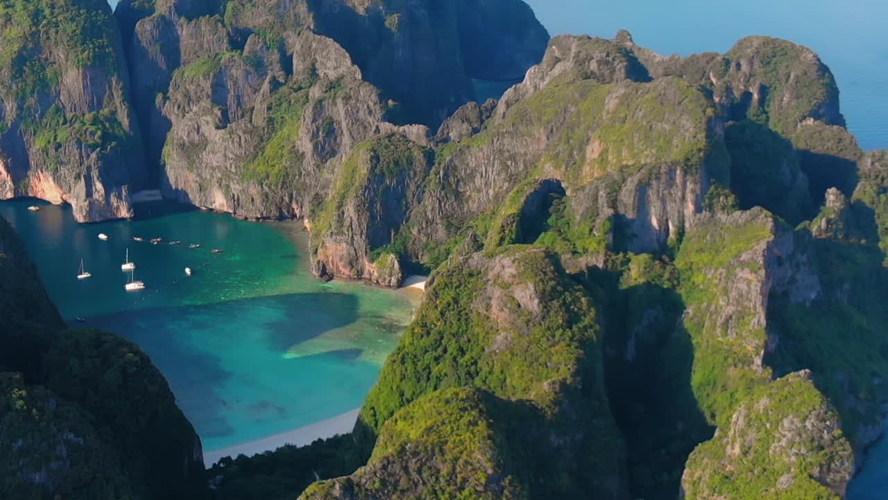 Toàn cảnh quần đảo Phi Phi, Thái Lan từ trên cao