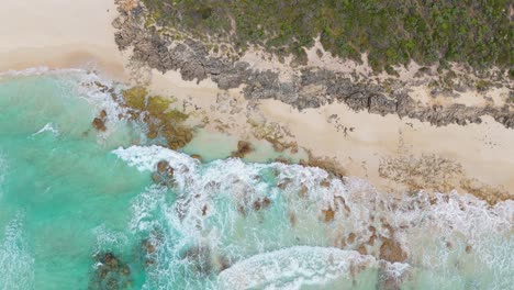 Rocky-Cape-to-Cape-walking-track-in-Yallingup,-Western-Australia