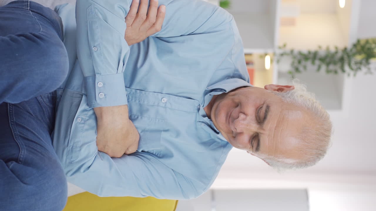 el video vertical del chico tímido.