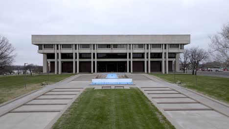 State-of-Kansas-Judicial-Center-and-Kansas-Supreme-Court-building-in-Topeka,-Kansas-with-drone-video-moving-in